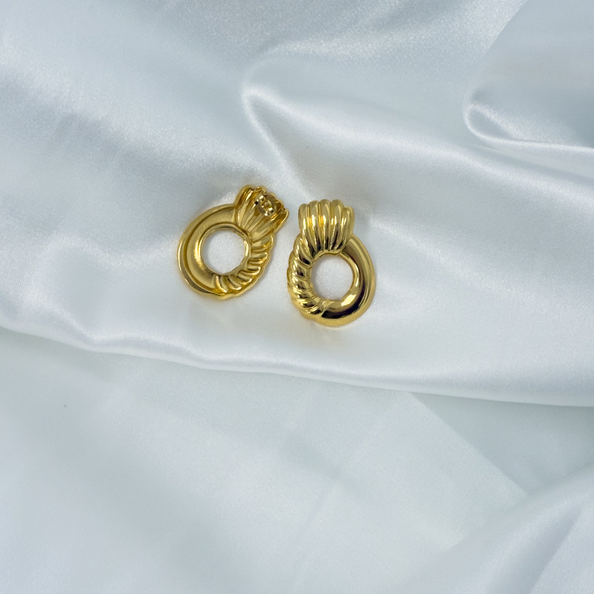 bocles d'oreilles elegantes plaqué or 18K pour femme.