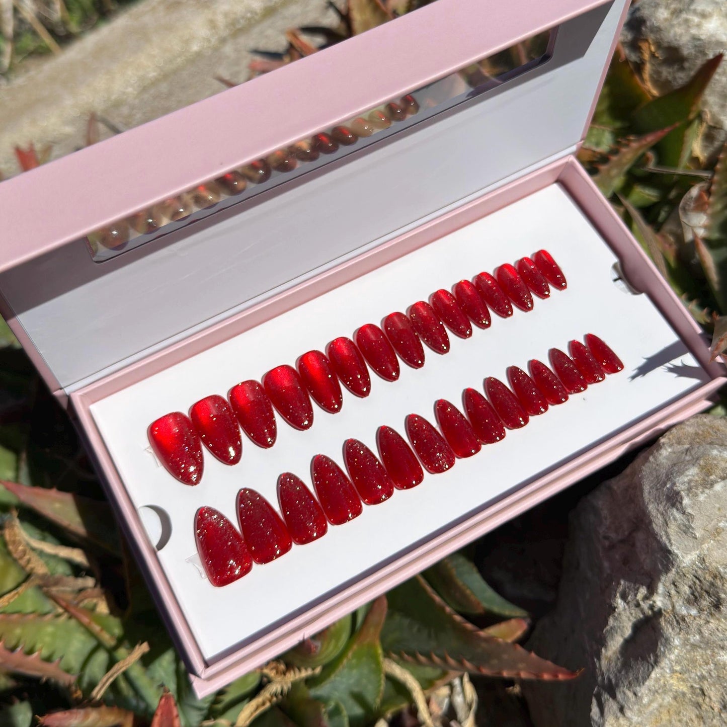 Ongles rouge Carmen press on Nails. Manucure addict