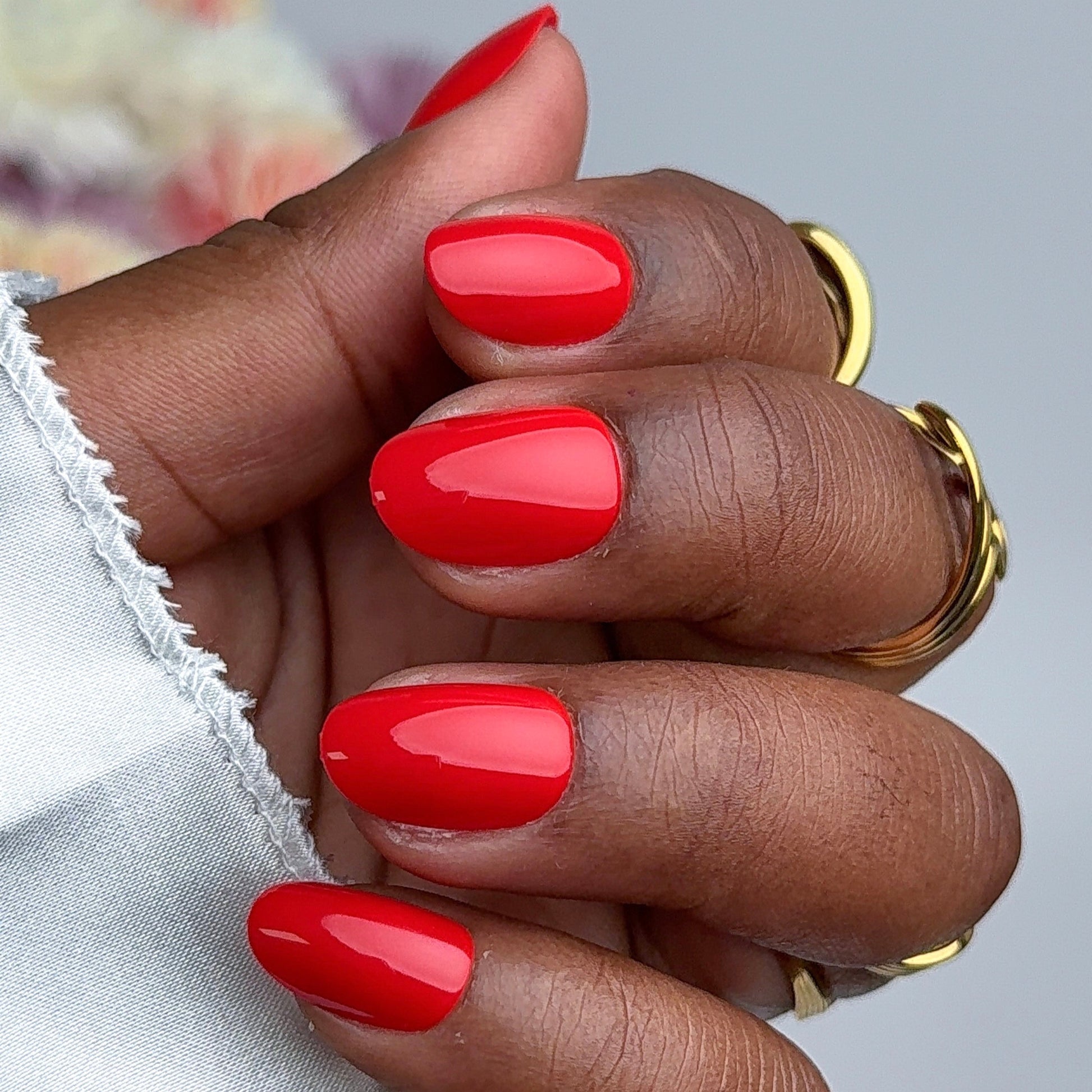 ongles à pression courts, faux ongles, press on nails. éléonore ongles rouge