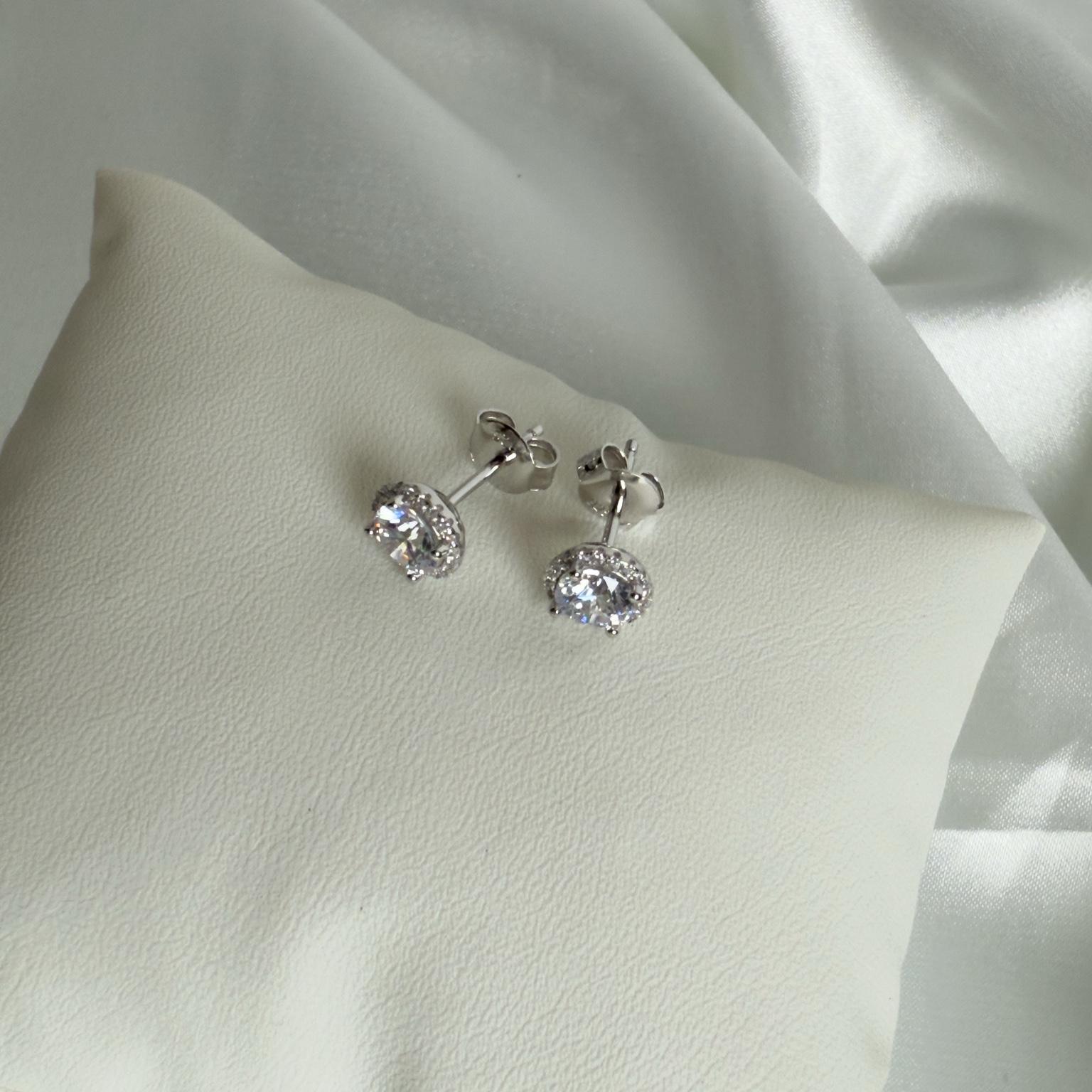 boucles d'oreilles minimalistes isa.