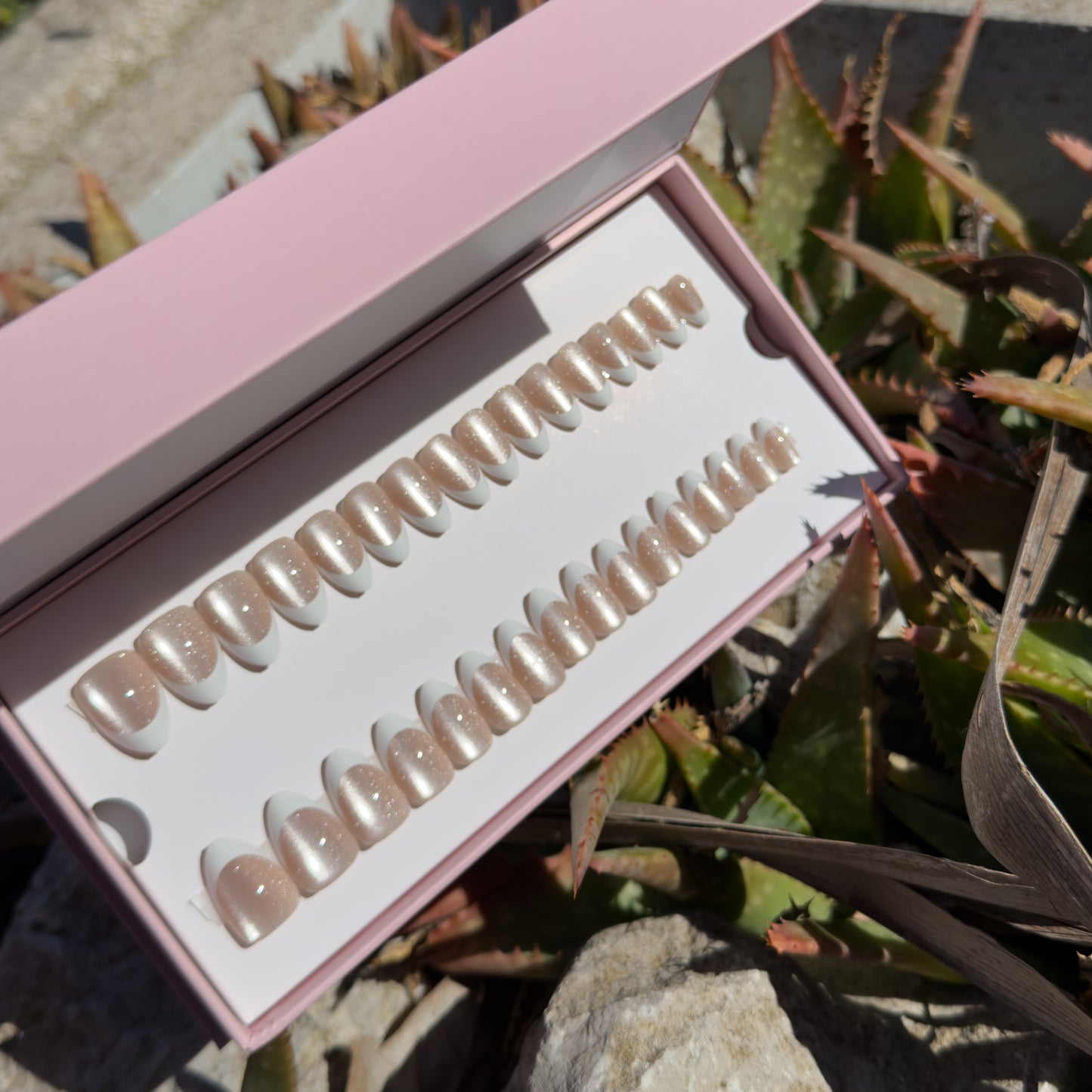 Press on nails . Accessoires de mode