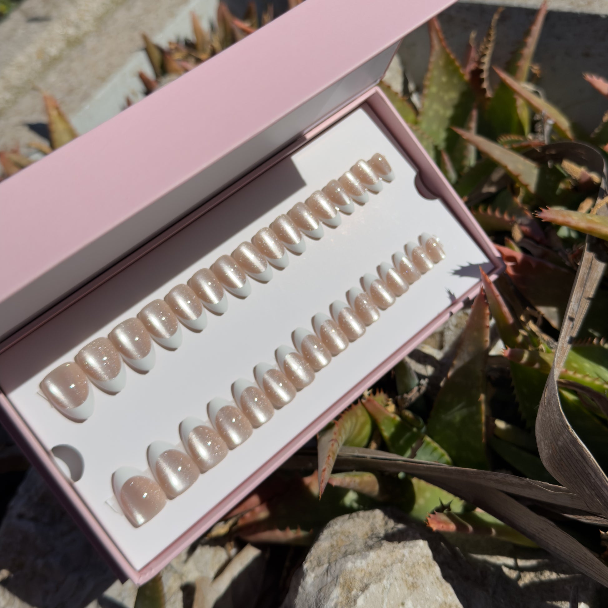 Press on nails . Accessoires de mode